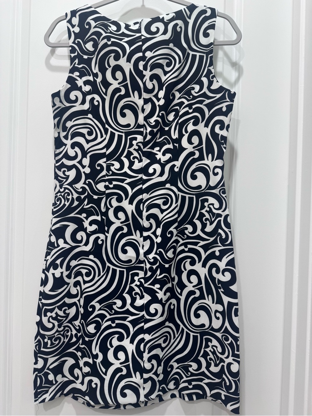 Black & White Swirl Print Sleeveless Shift Dress